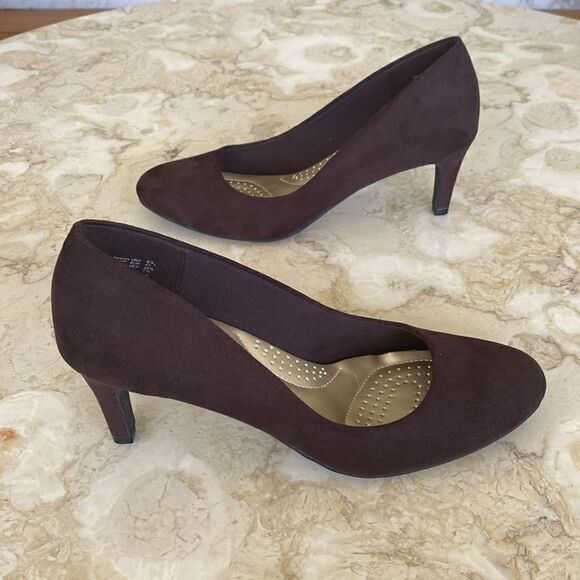 Dexflex Comfort Aubergine Faux Suede Round-Toe Pump 9.5 Regular - Picture 5 of 12